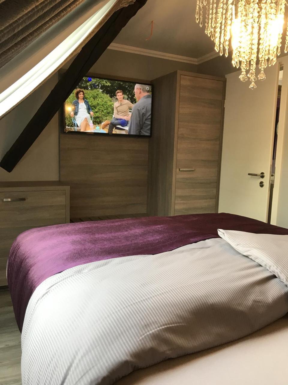 Apartmenthaus Burgenheimat In Rhens Bei Koblenz Esterno foto